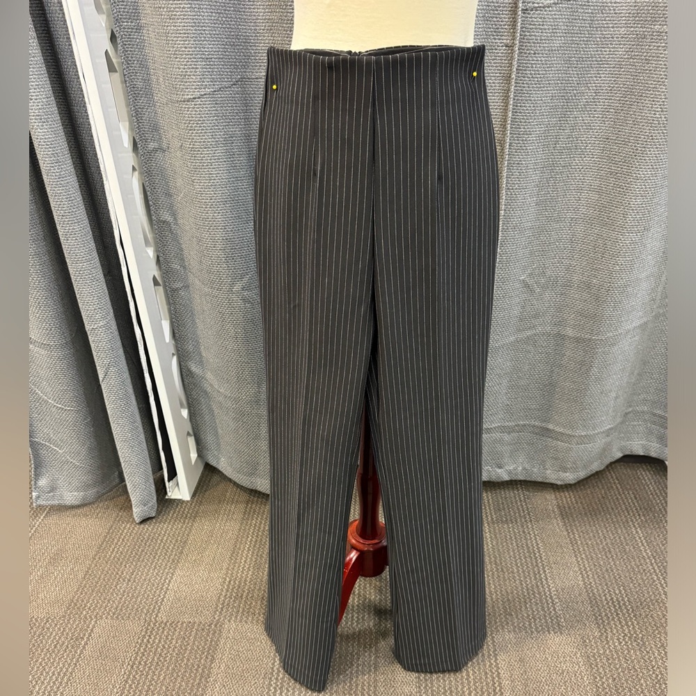 NWOT Sisters Closets Black Pinstriped Dress/Suit Pants. Made in Thailand. size M